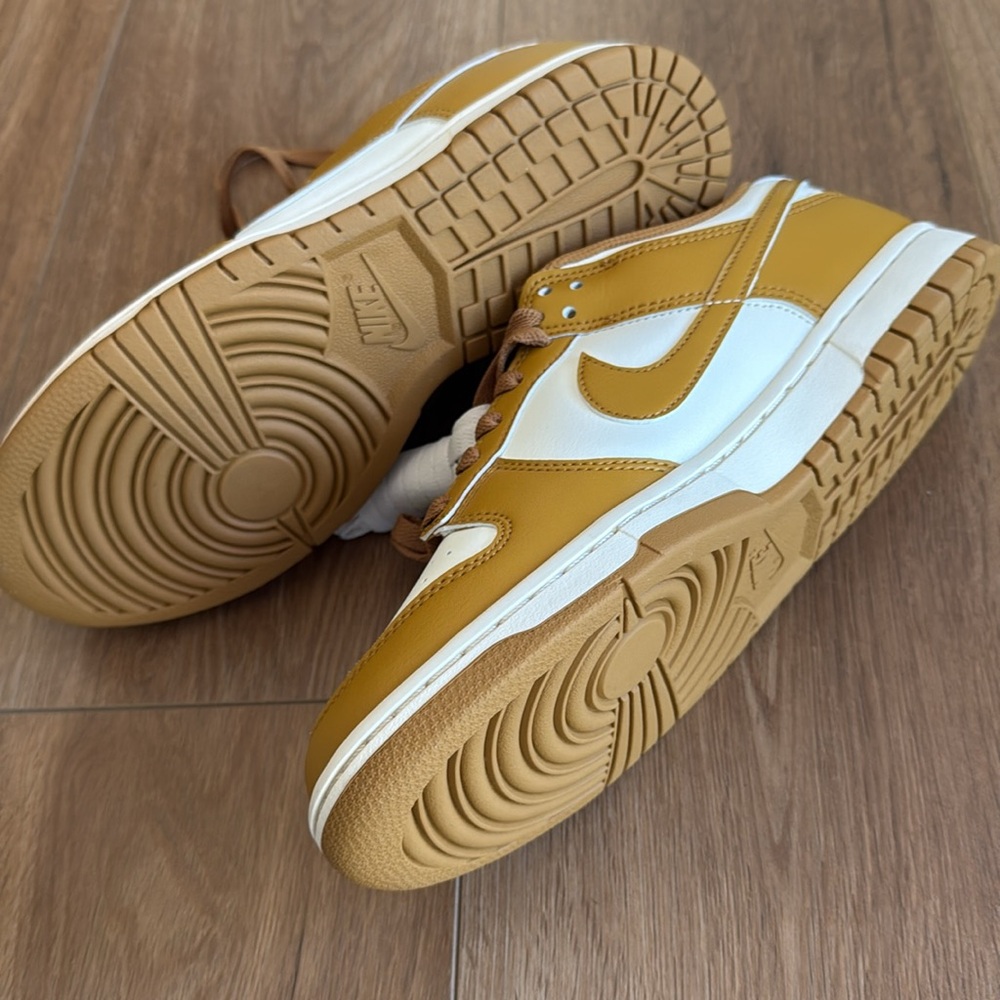 Brand New Nikes Men’s size 8 - Picture 4 of 5